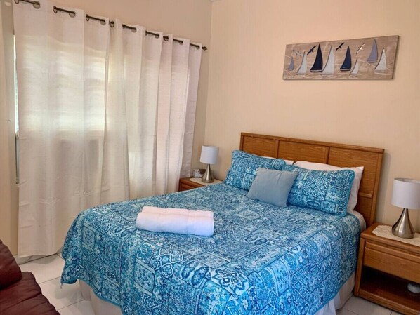 Bedroom with Queen bed