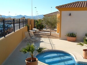Garden and terraces with mountain-views. Welcome at Casa Miantojo.