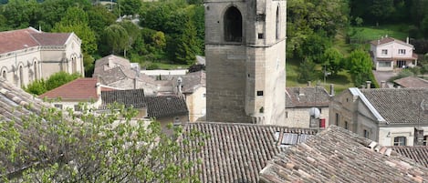 Vue sur le clocher de chambre 3. Feu d'artifice au 15 août.