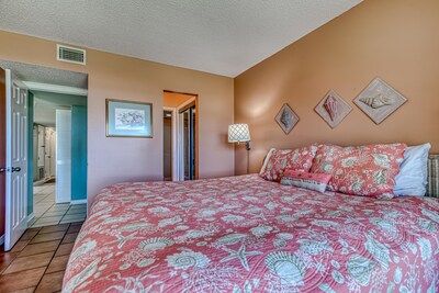 Beautiful Beach Front Resort - 2 BR 2 BA