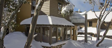 Hotham Sun Apartments - Delightful Cedar &amp; Stone Maisonettes nestled in the heart of the Mt Hotham Alpine Village