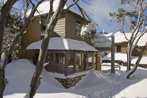 Hotham Sun Apartments - Delightful Cedar &amp; Stone Maisonettes nestled in the heart of the Mt Hotham Alpine Village