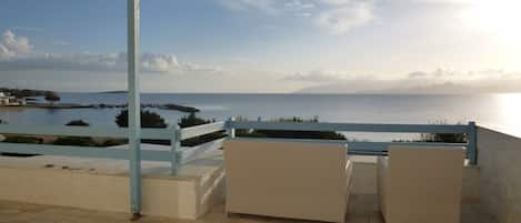 Upstairs balcony with pergola