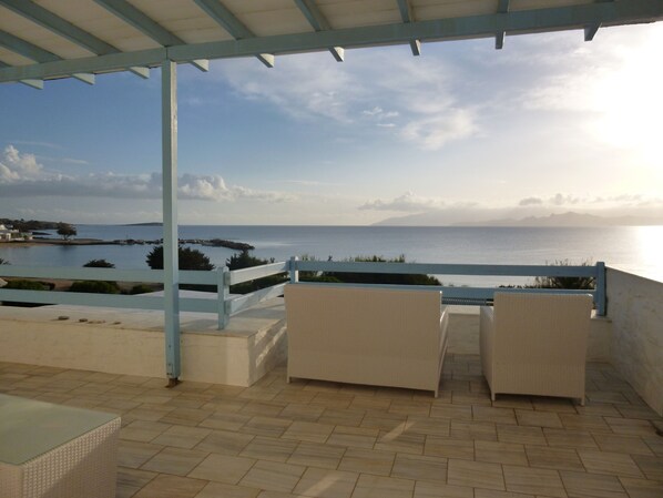 Upstairs balcony with pergola
