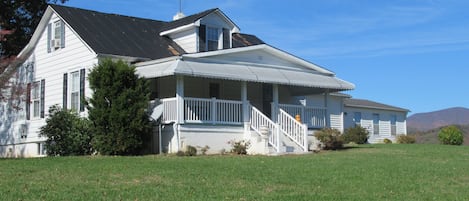 Front of 1110 Wildrose Lane home.