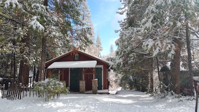  Historic Stansfield Cabin with Wi-Fi, NO Cleaning Fee &   Easy self-checkin