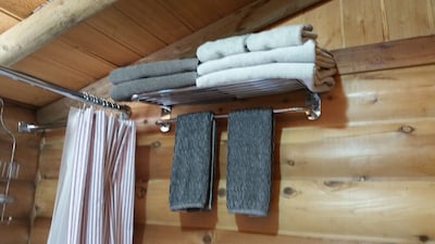  Historic Stansfield Cabin with Wi-Fi, NO Cleaning Fee &   Easy self-checkin