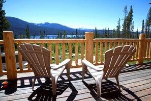 Enjoy Lake/Mountain views on Large Deck. Table chairs for 6 + 4 adirondack chair