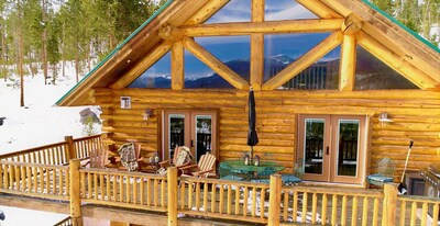 Secluded Log Cabin Lake/Mtn Views/7 acre/Hot Tub/wifi/by RMNP/game rm/sleeps 10