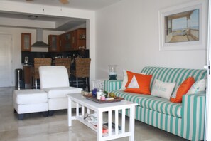 Living room, pull out couch, wifi and cable
