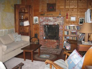 Interior of secondary cottage "Batchelor Hall"