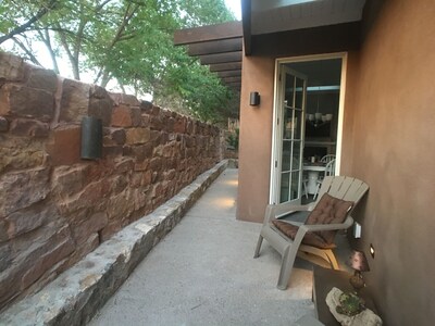 Feel at Home , all sanitized, 6 walkable blocks from Santa Fe Plaza.