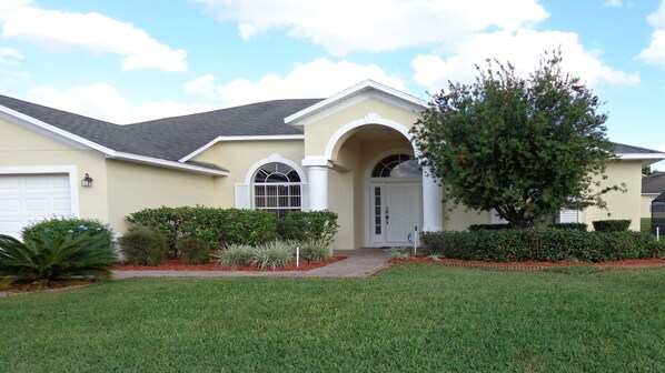 Luxury villa at the prestigious Tuscan Ridge community