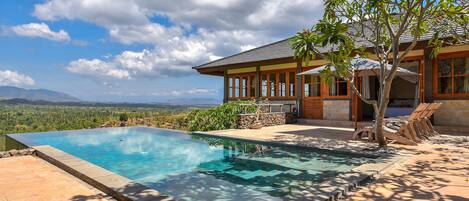 Villa Naga with spectacular views over the Barat National Park.