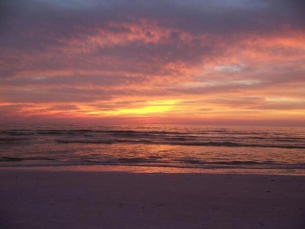 Beautiful Siesta Key sunsets await you!