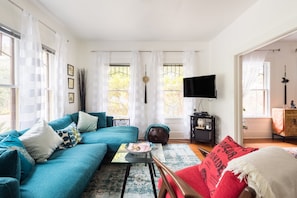 Bright, cheerful and very cozy. Watch your favorite show on cable...