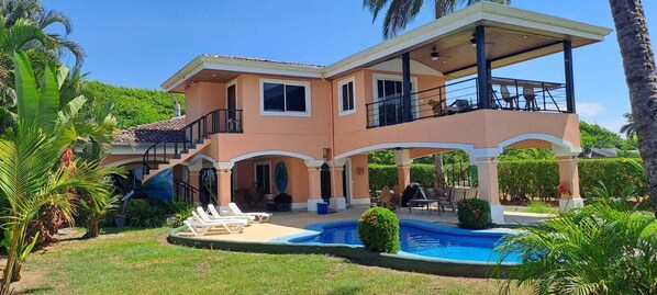 Color Papaya or Peach is perfecto for Casa Barracuda, as it faces it the ocean!