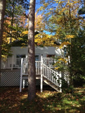 The large front porch overlooks the lake, great for kid watching 