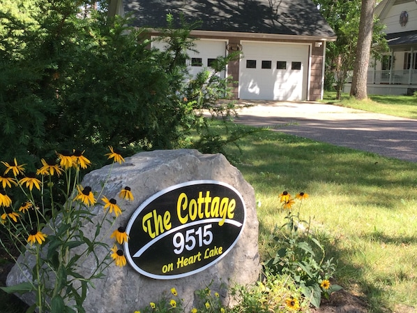 Welcome to The Cottage on Heart Lakr