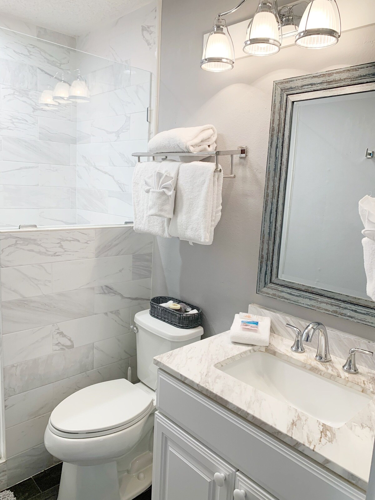 Best Location Peaceful Luxurious 1 bdrm/1 Bath Gated Condo, Pool, Fitness, Wifi
