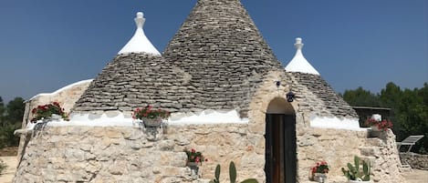 Front entrance of Casa Adriatica and the front patio (Summer 2018)