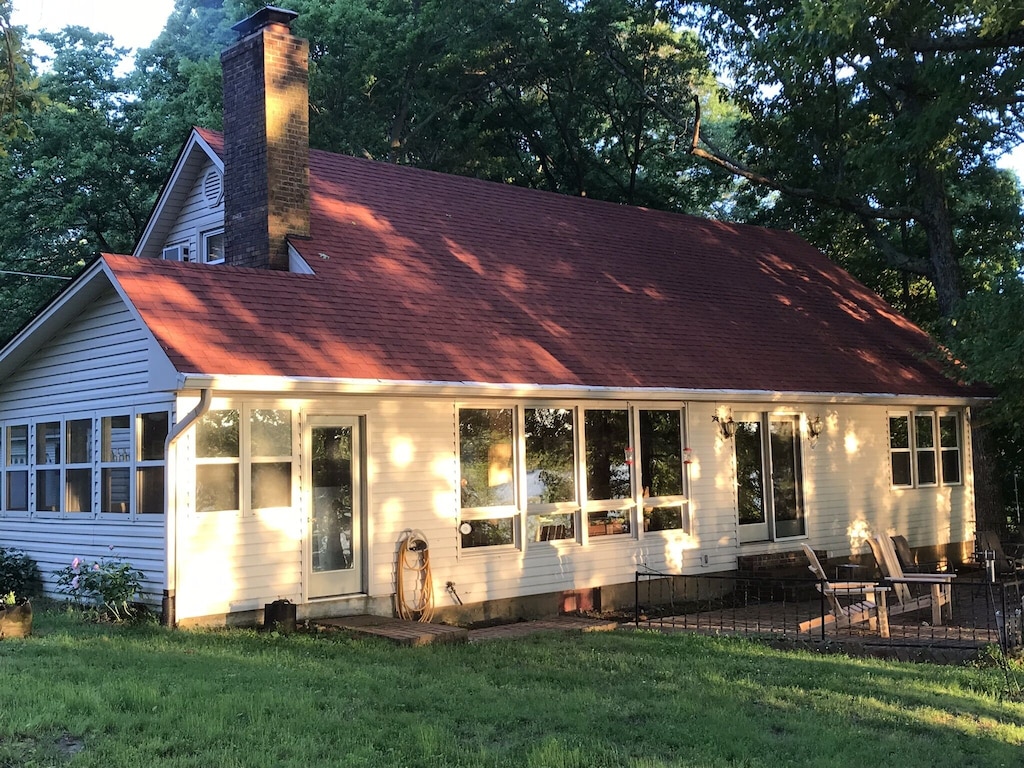 Kentucky Lake Waterfront Home, dock, 4 large BR, new kitchen in 2019