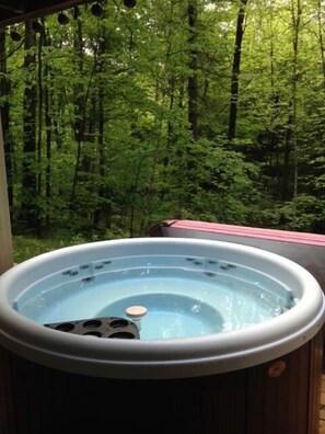 Hot tub right on the deck