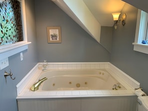 Jacuzzi tub 2nd fl 