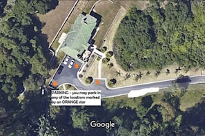Secondary parking for guests on hammerheads (left and right orange dots)