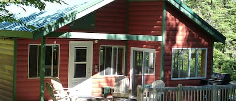 Create wonderful memories in our cozy cabin with an inviting, private back deck.