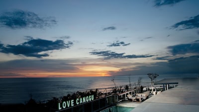 AUM Canggu Beach Resort with Rooftop Swimming Pool, Stunning Location 