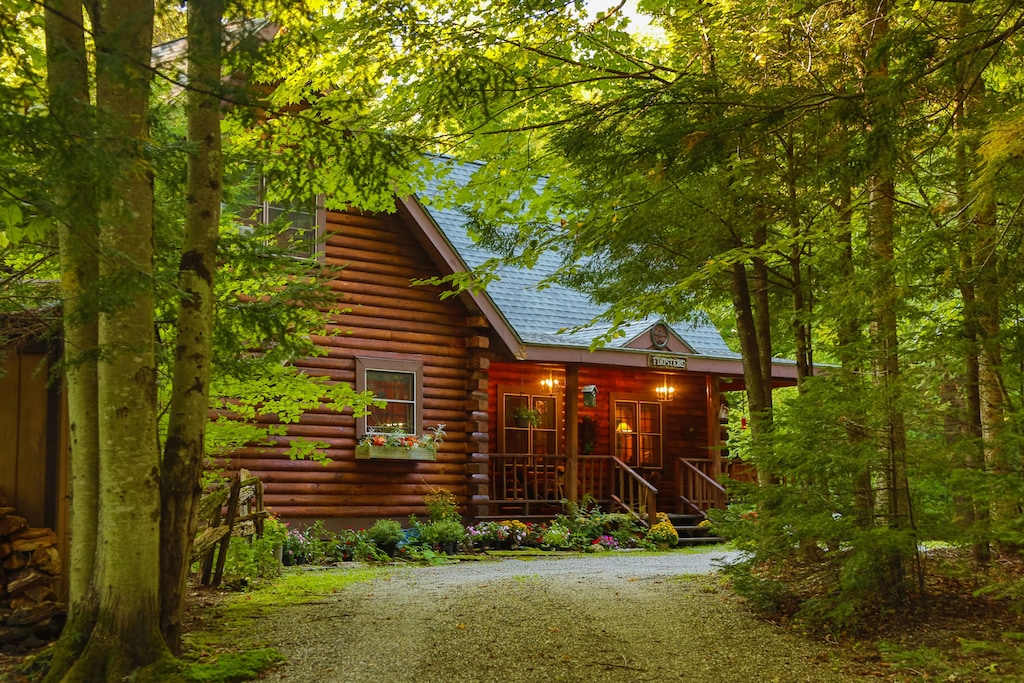 A charming Vermont cabin tucked away in the woods with a long driveway