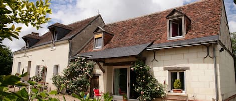 17th cent. restored farm house
South Exposition