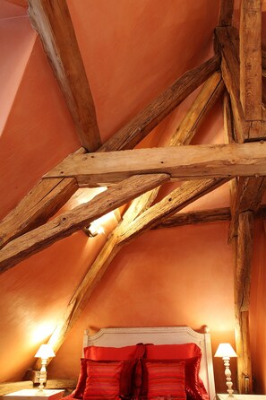 Lovers's bedroom
Oak beams