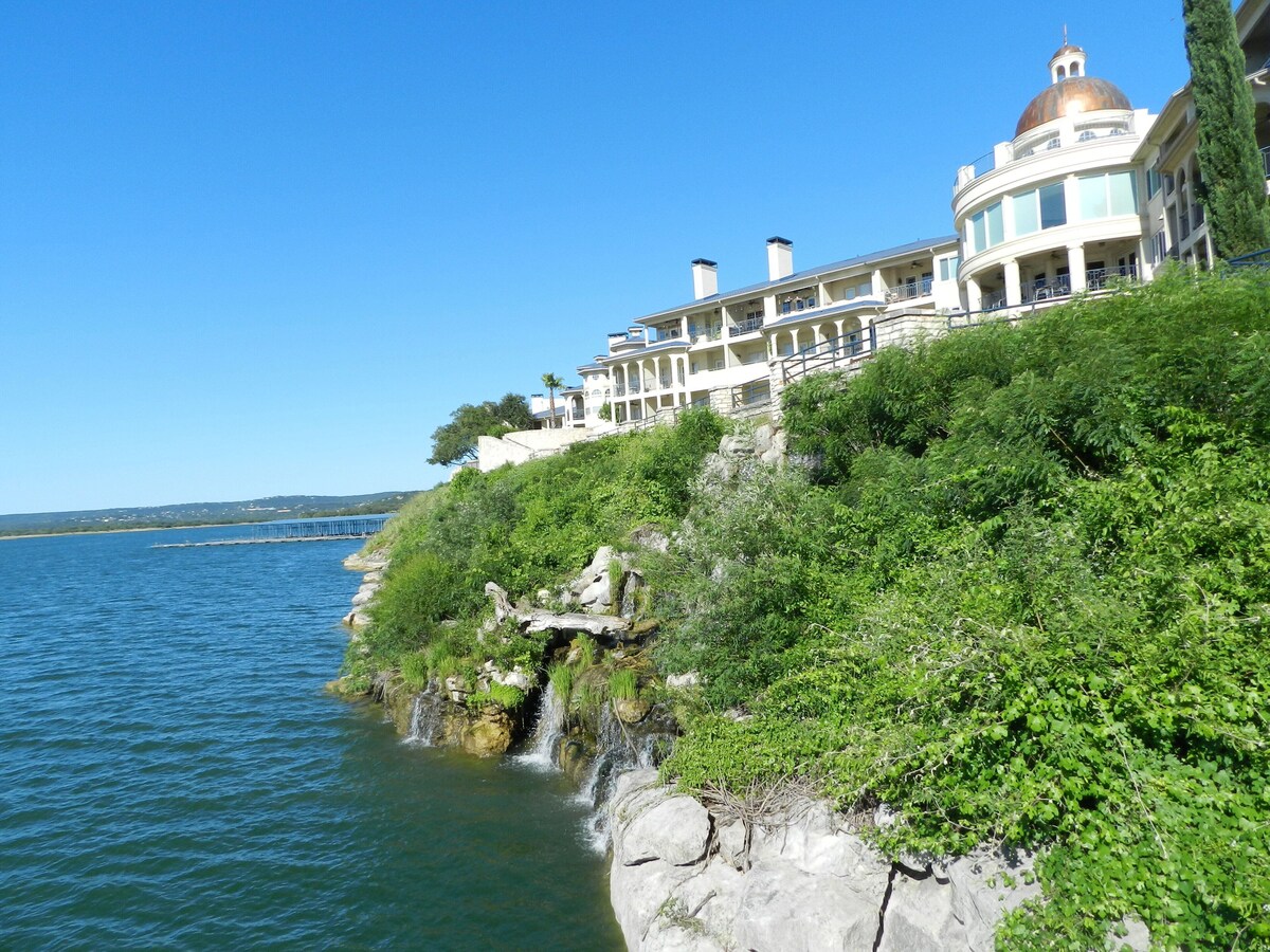 Lake front retreat at the Island on Lake Travis -1