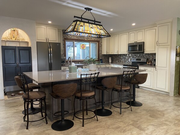 Full Dynamic Kitchen new appliances