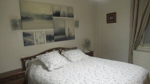 Large queen sized bed in main bedroom