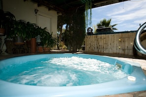 Jacuzzi and bbq area