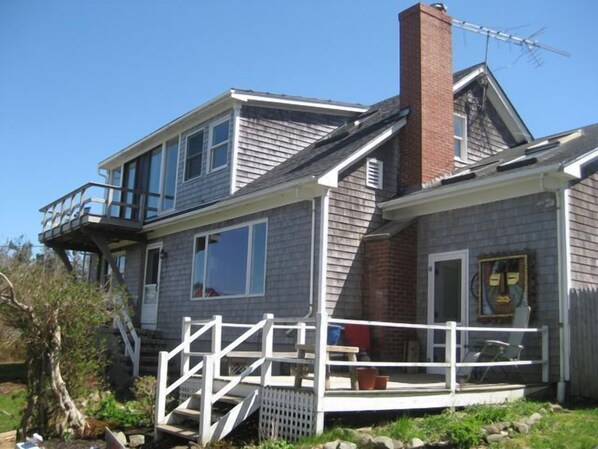 Magnolia House - Decks, Views, Gardens!