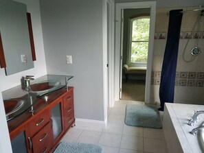 master bath with jacuzzi tub