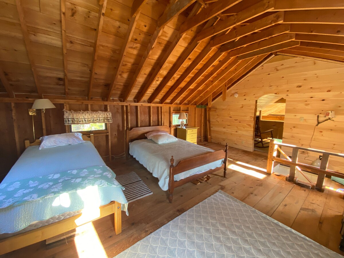 Cove Cottage: Quietly Nestled Between The Pines Of Tranquil Seavey Cove