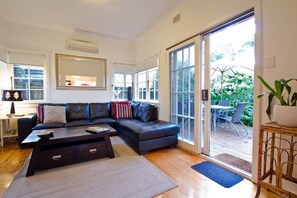 Relaxing Lounge Room out to the deck