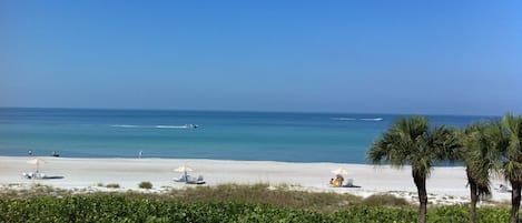 Uitzicht op strand/zee