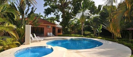 Pool with cascading water from jaccuzzi