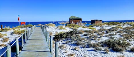 Walkway from ferry to Terra Estreita beach