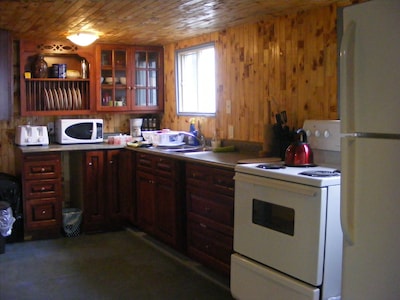 Ocean view cottage in town of Digby