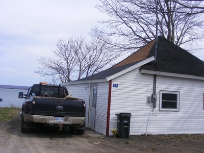 Ocean view cottage in town of Digby