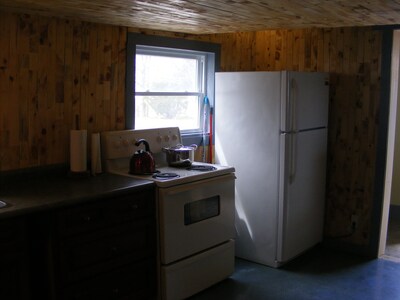 Ocean view cottage in town of Digby