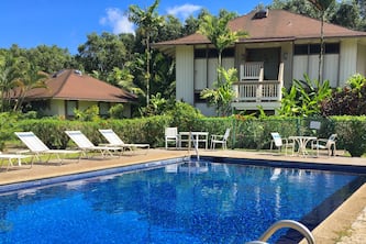 "Bamboo Bungalow" Spacious & Bright, w/ Full Kitchen, W/D & Large Bath