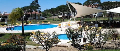 Main pool with children's pool. 